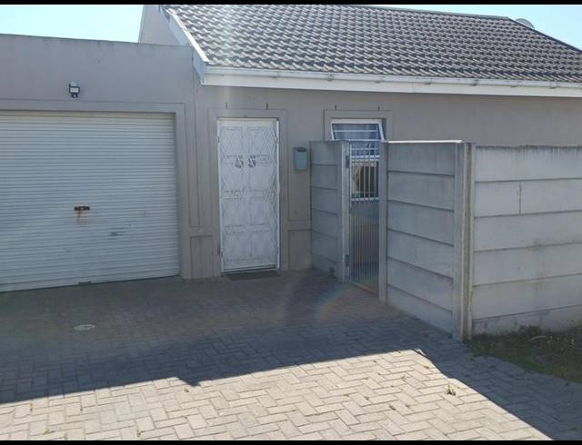 2 BEDROOM HOUSE FOR SALE IN BERNADINO HEIGHTS